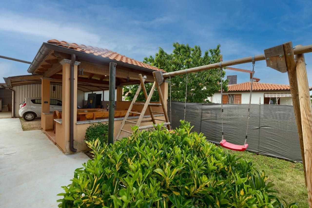Apartments Ari And Bonnie - Cozy With Roof Terrace Pula Extérieur photo