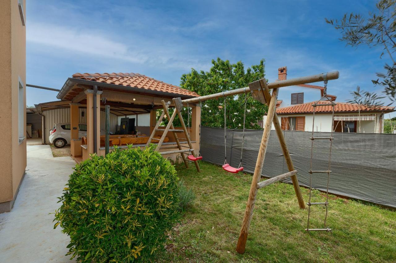 Apartments Ari And Bonnie - Cozy With Roof Terrace Pula Extérieur photo